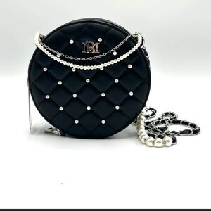 Elegant Black Quilted Women's Bag with Chains